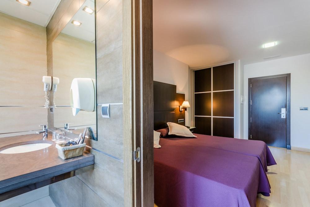 Yit Conquista De Granada 4* Peligros